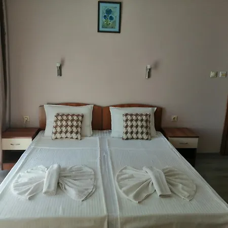 Yana Πανσιόν Kiten (Burgas)